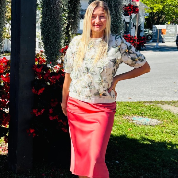 New 3D Floral Embellished Sweater Tee NWT - Picture 4 of 7